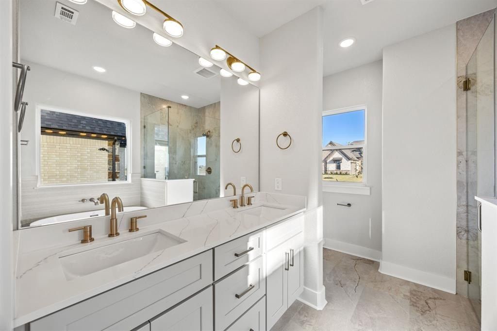 1833 Sudbury Drive. Cleburne, TX 76033