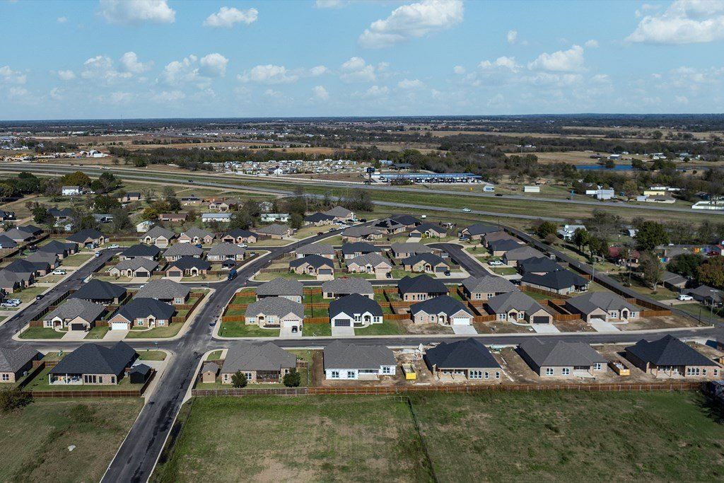 502 Limestone Cir. Mabank, TX 75147