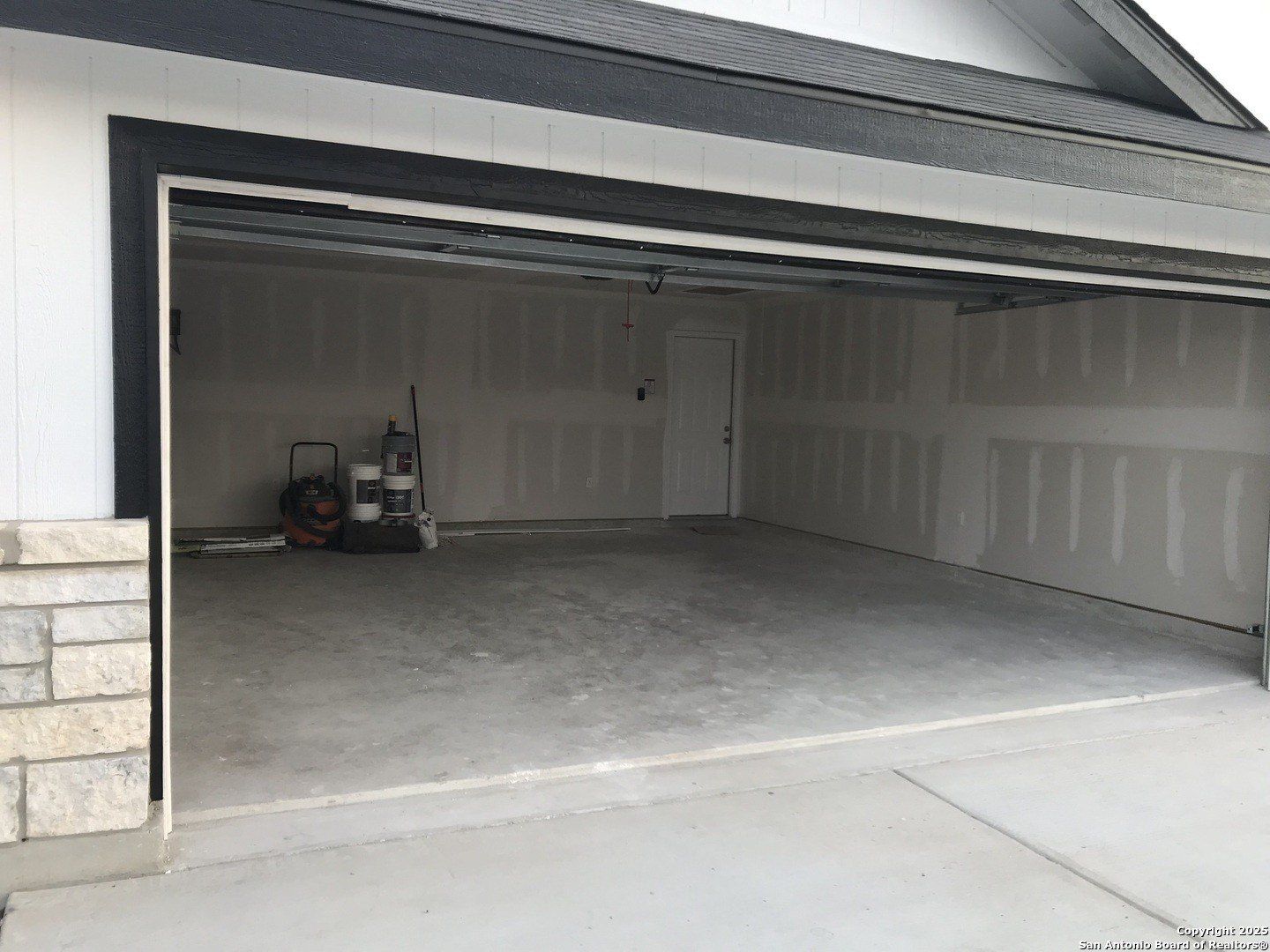 Cr 1643 Clearview Drive. Moore, TX 78057