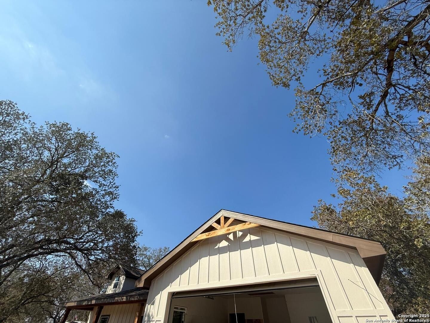 48 Grey Fox. Poteet, TX 78065