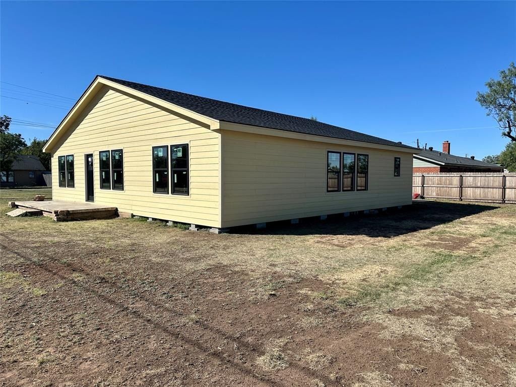 114 Drummond. Tye, TX 79563