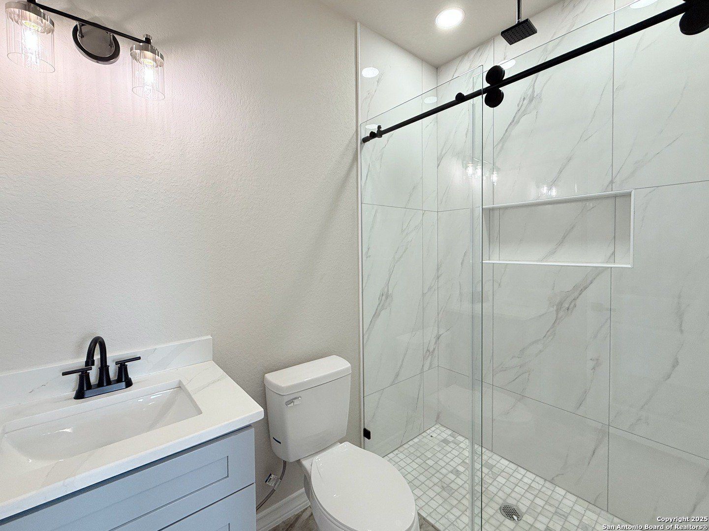 136 Camino Verde Ct. La Vernia, TX 78121