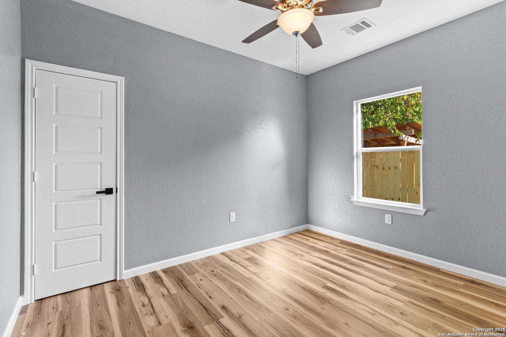 618 S San Gabriel. San Antonio, TX 78237