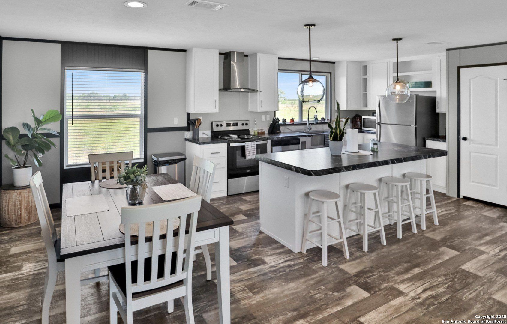 215859 Lh 37. Pleasanton, TX 78064