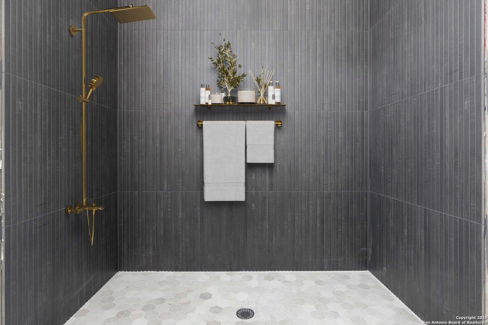 1123 Ledge Path. Canyon Lake, TX 78133