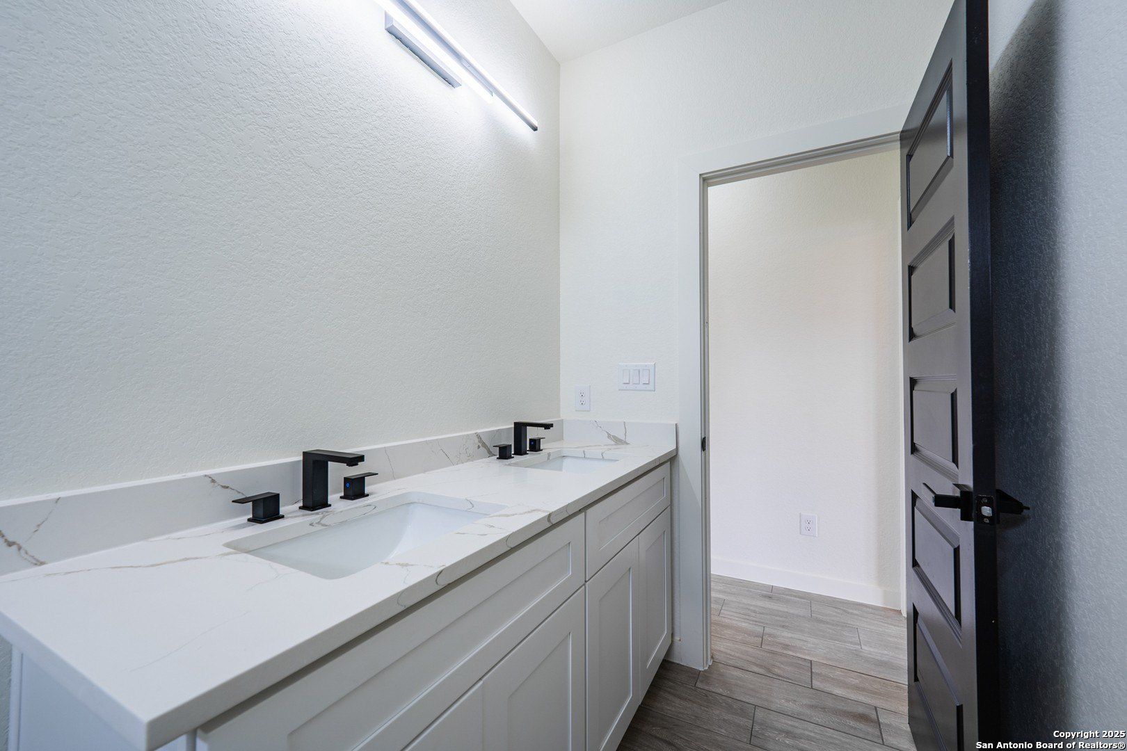 122 Ranchero Way. Natalia, TX 78059