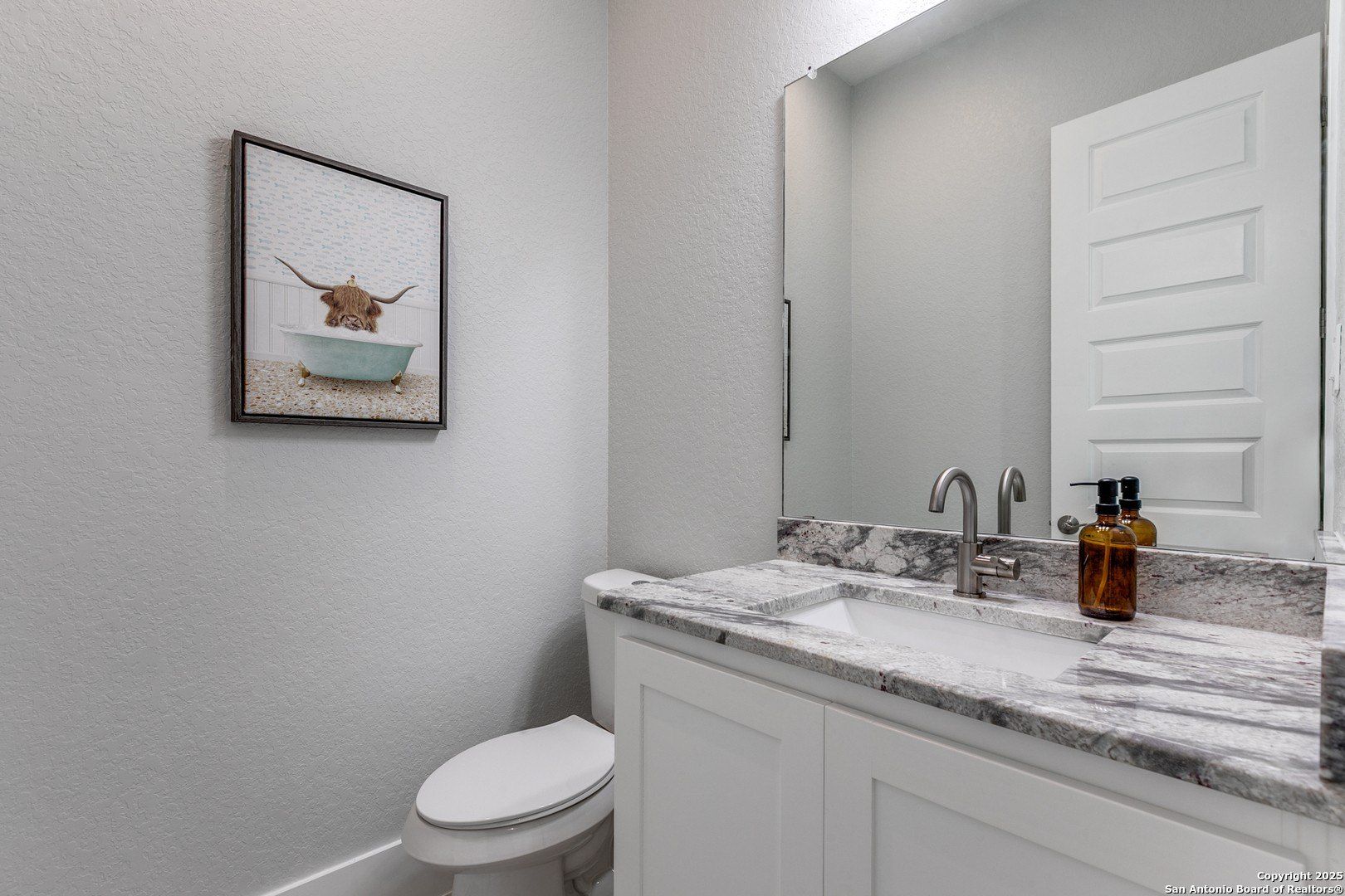 252 Venado Oaks. Castroville, TX 78009