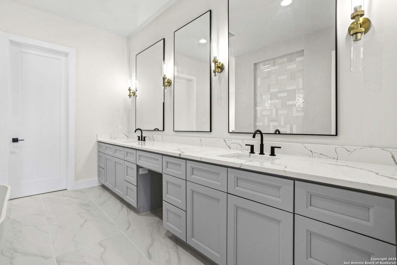 169 Westcourt. San Antonio, TX 78257