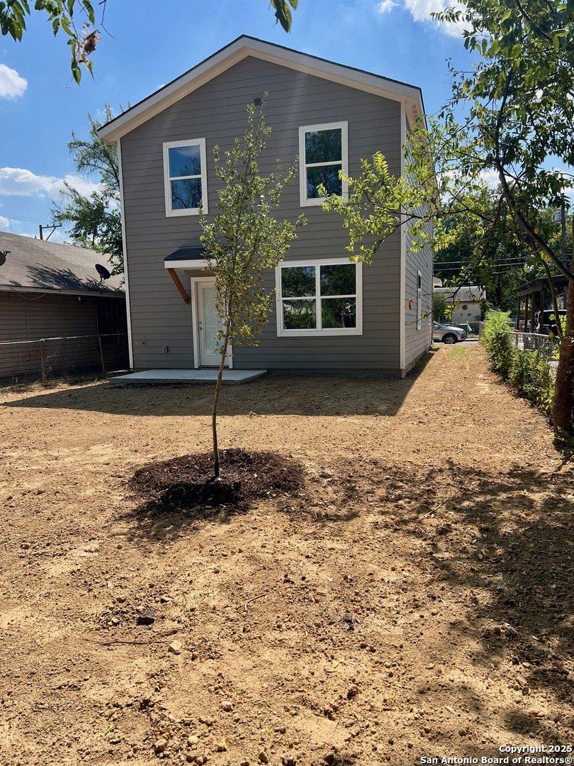 1305 Crystal. San Antonio, TX 78211