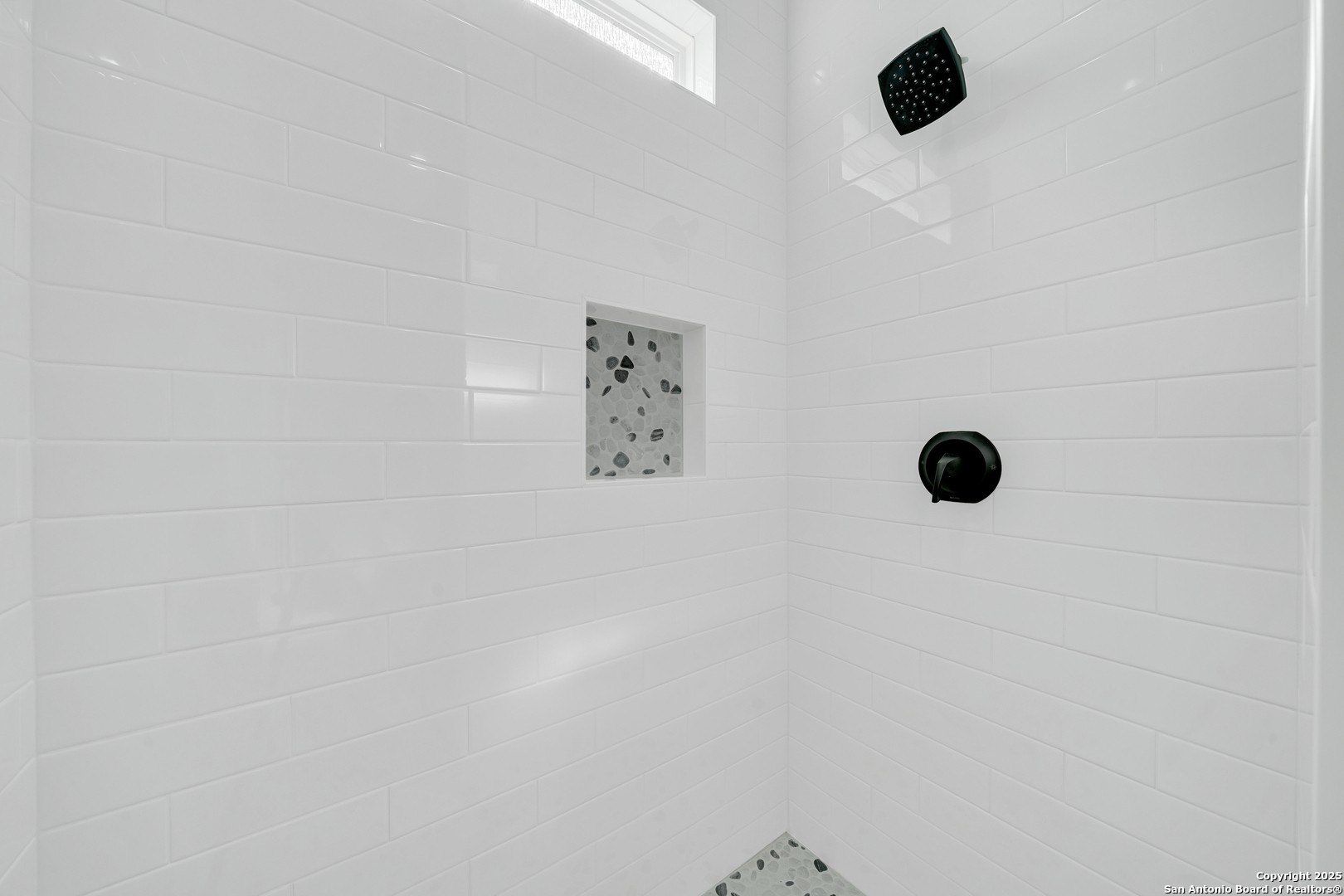 111 Sunset Dr. La Vernia, TX 78121