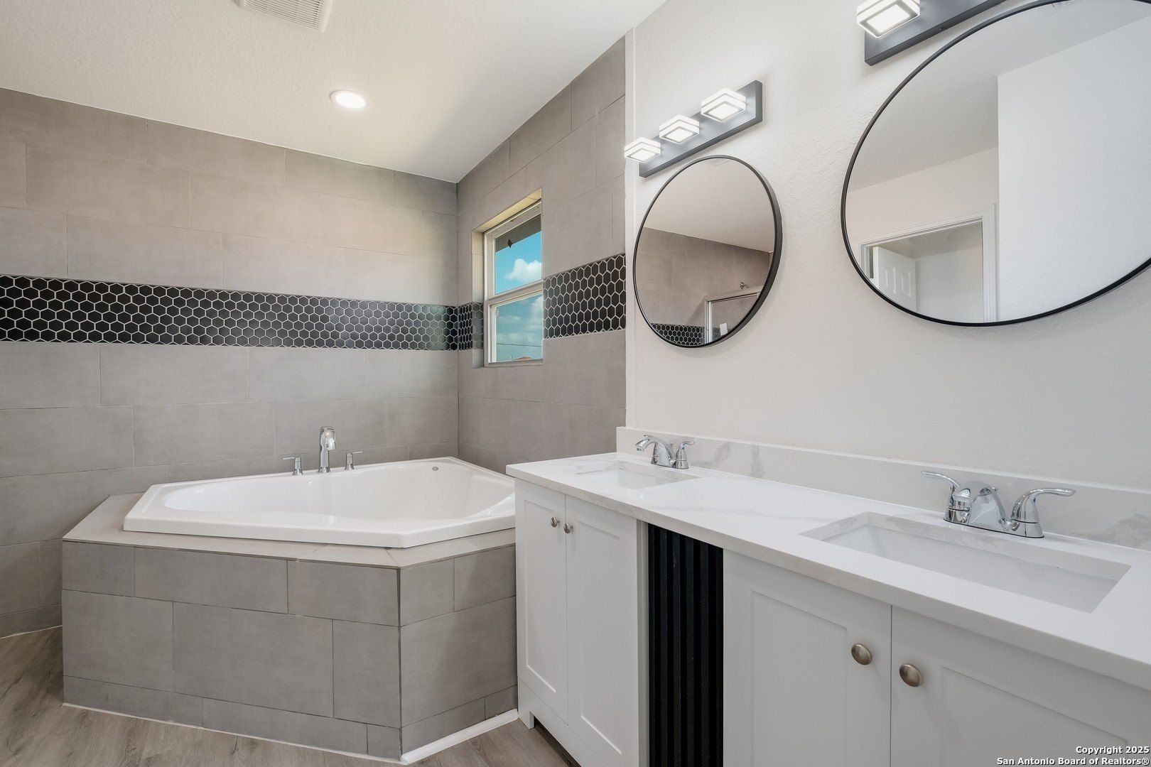 1020 County Road 4516. Castroville, TX 78009