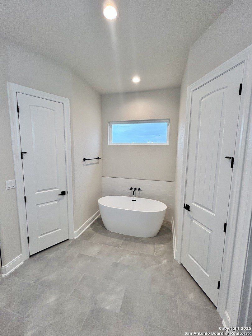 181 Pine Valley Dr. La Vernia, TX 78121