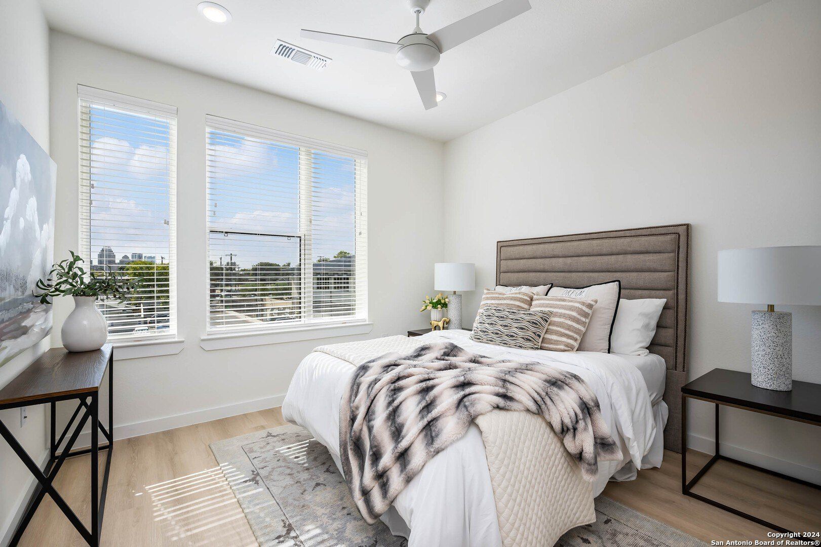 719 E Locust St Unit 4102. San Antonio, TX 78212