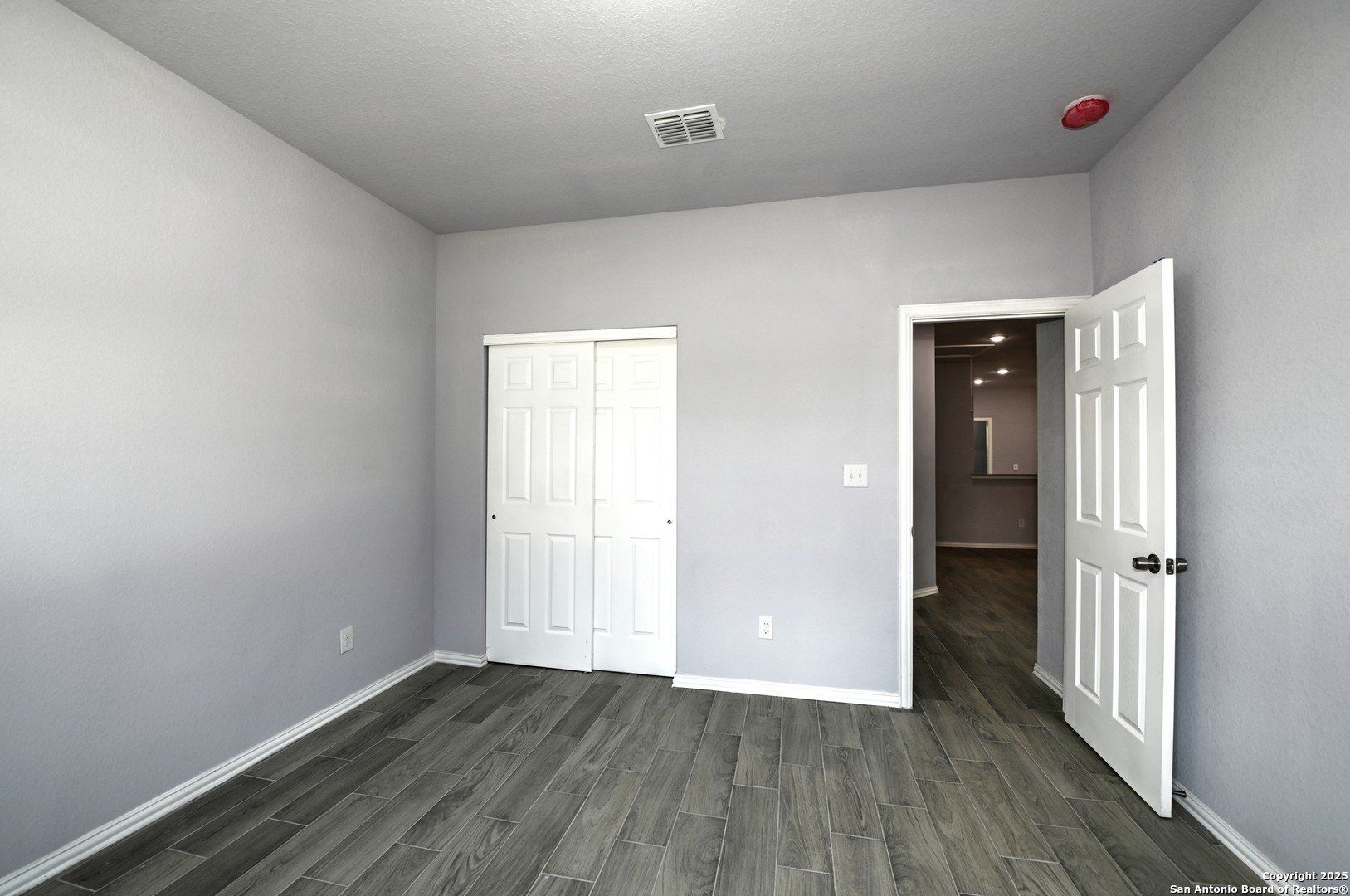 870 W Southcross Blvd. San Antonio, TX 78211