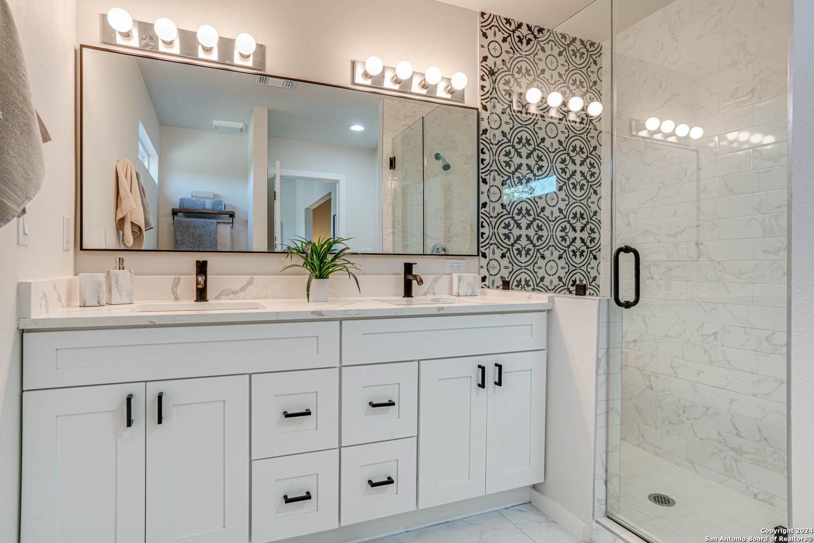 531 S Monumental Unit 1101. San Antonio, TX 78203