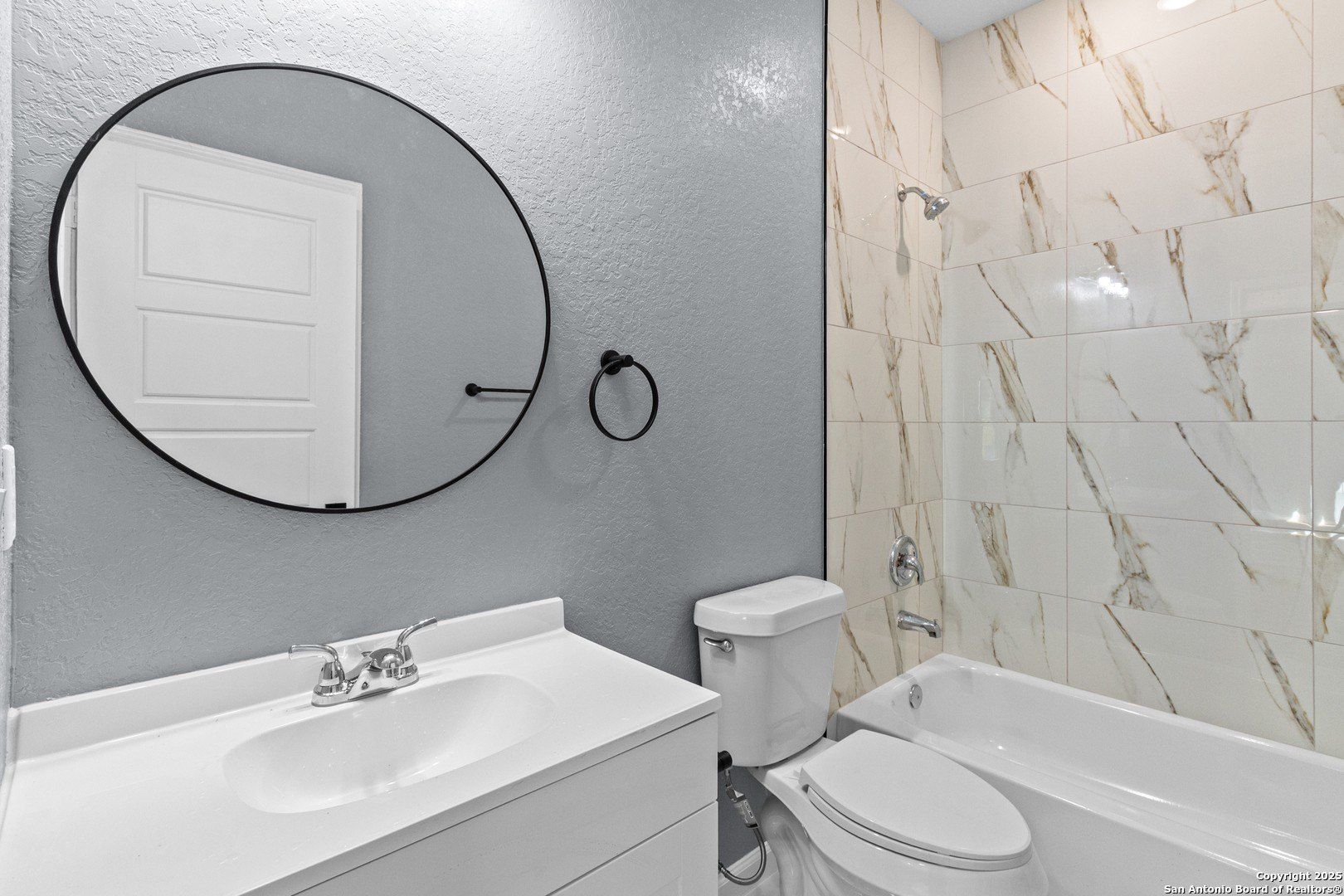 618 S San Gabriel. San Antonio, TX 78237