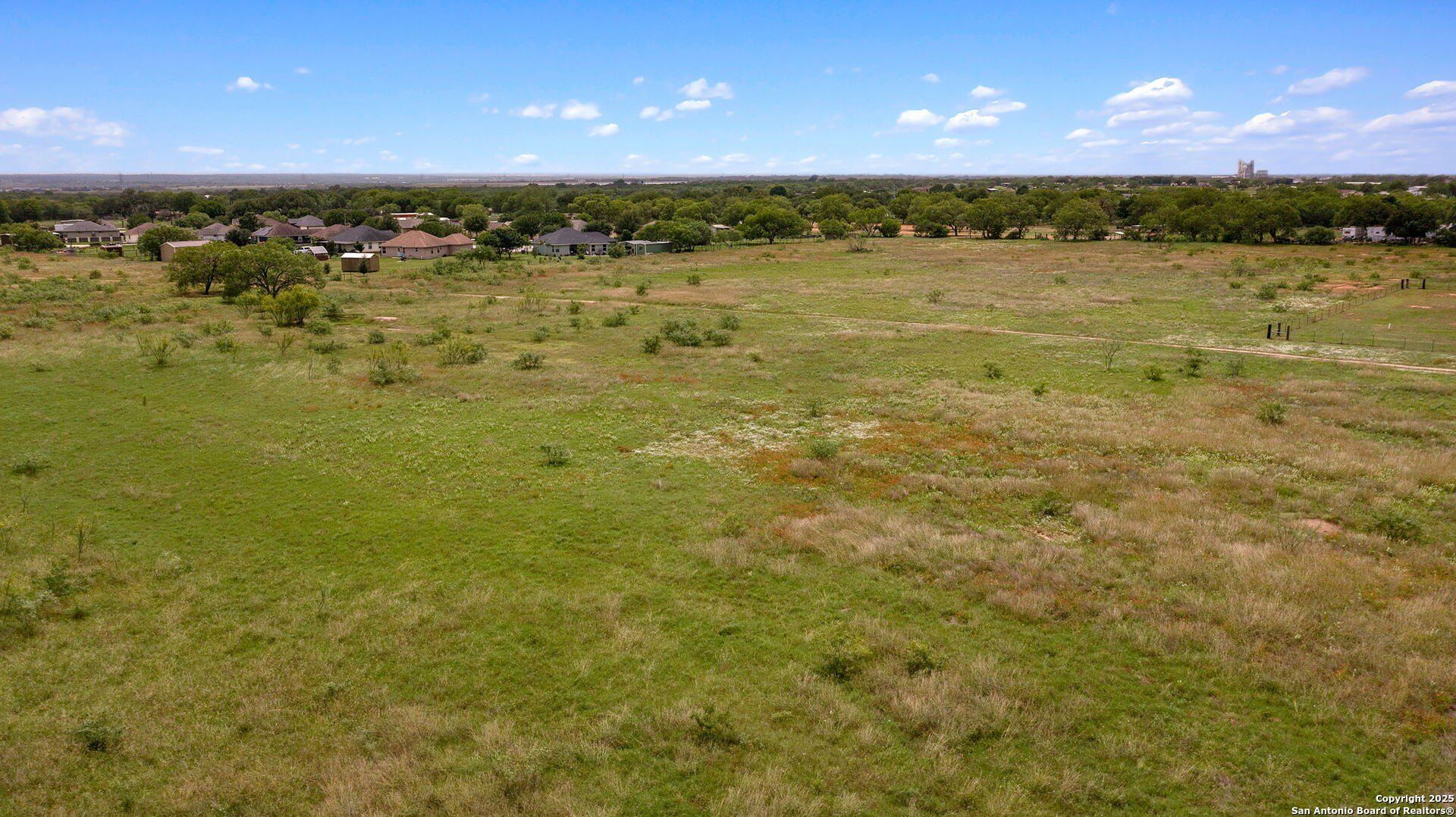 Borregas. Elmendorf, TX 78112