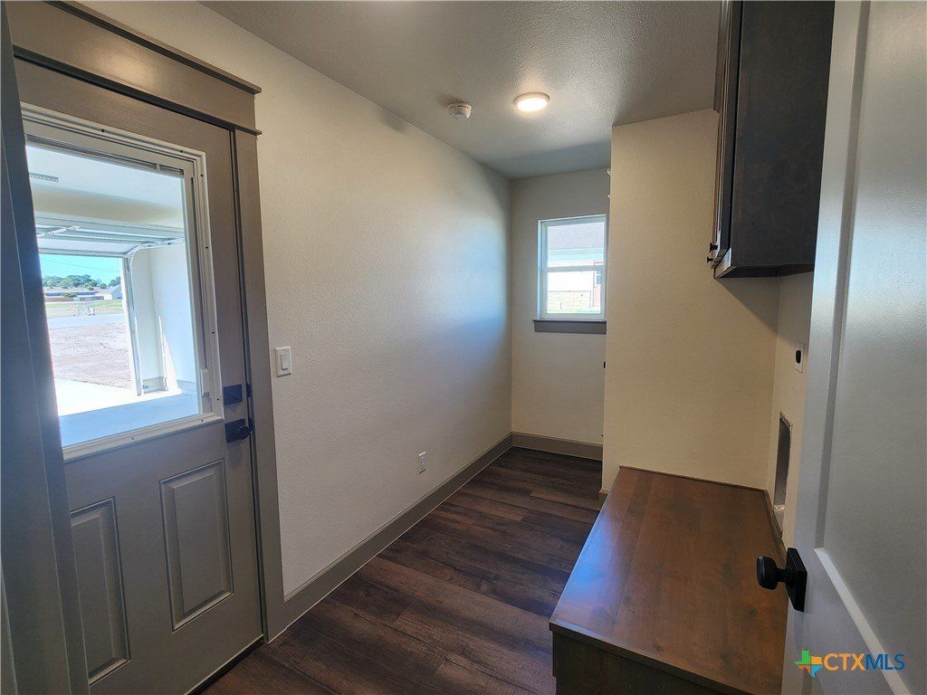 100 Hillside Lane. Lampasas, TX 76550