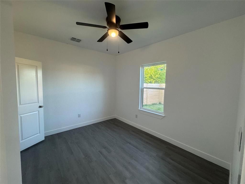 2806 Beechwood Street. Granbury, TX 76048