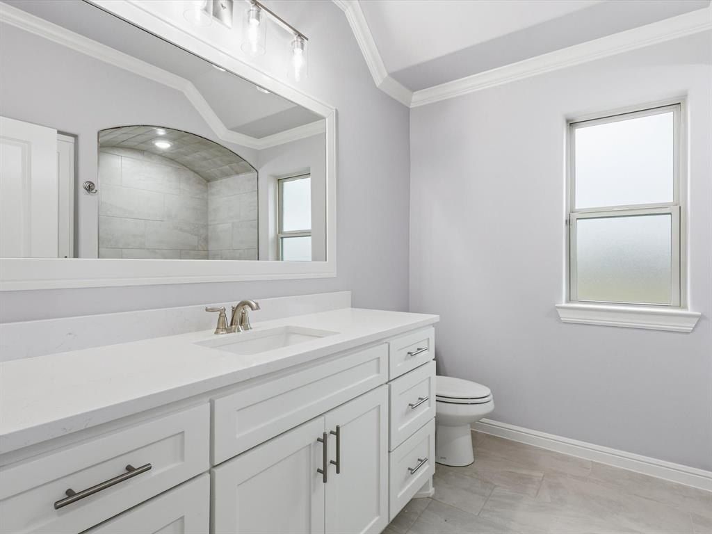 2005 Middlewood Circle. Granbury, TX 76049