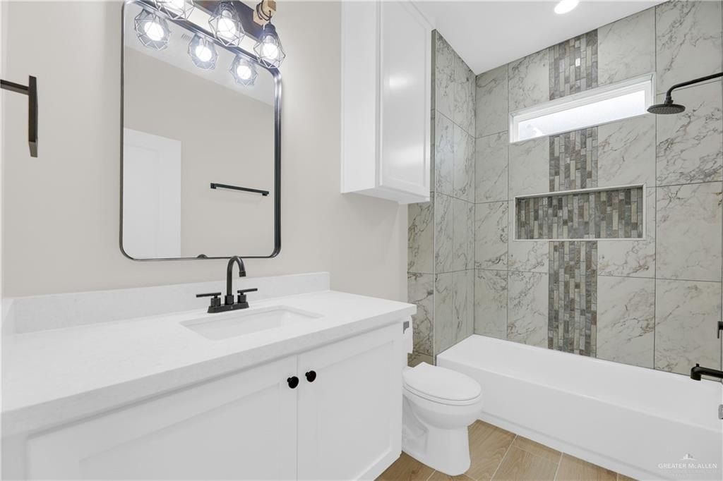 1027 Broken Arrow Drive. Alamo, TX 78516