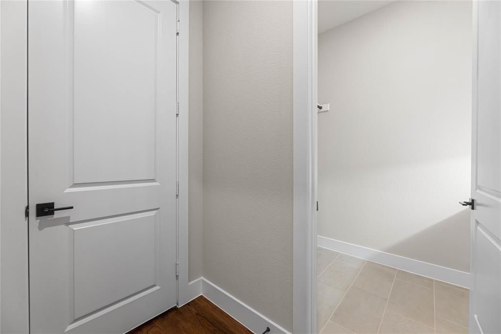 1010 Julian Drive. Van Alstyne, TX 75495