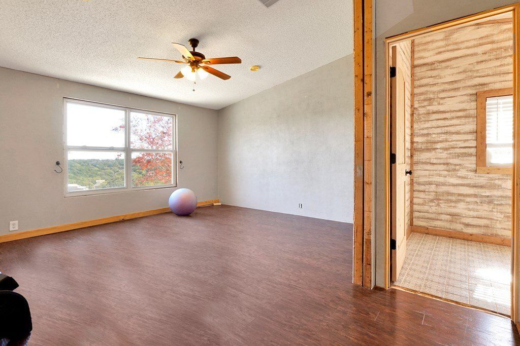 125 Valencia Dr. Kerrville, TX 78028