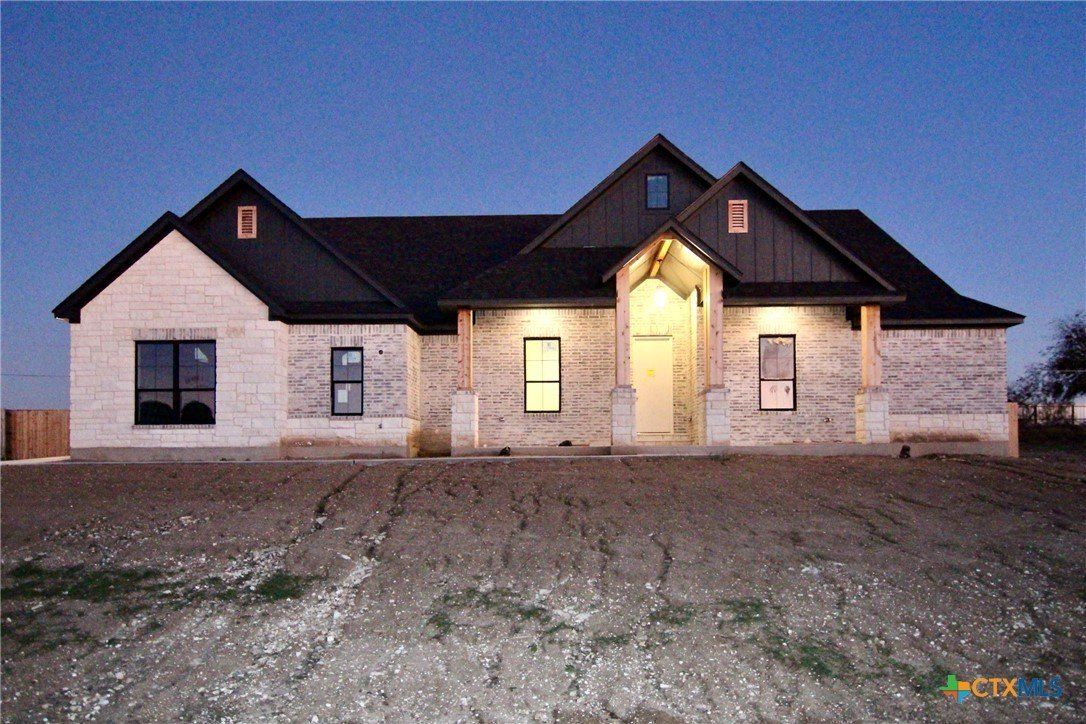 8139 Travertine Lane. Moody, TX 76557