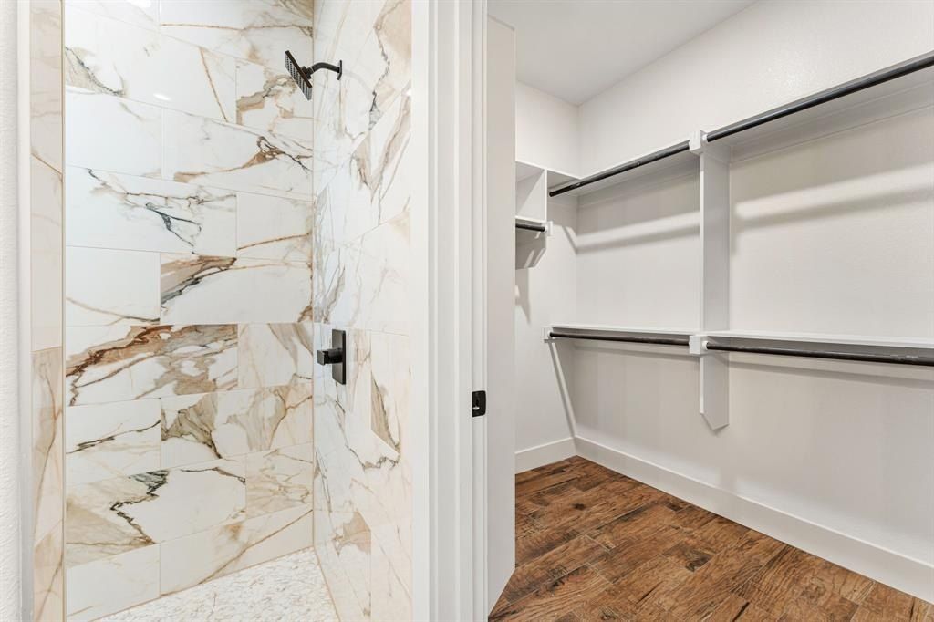 5901 S Lakeside Hills Court. Granbury, TX 76048