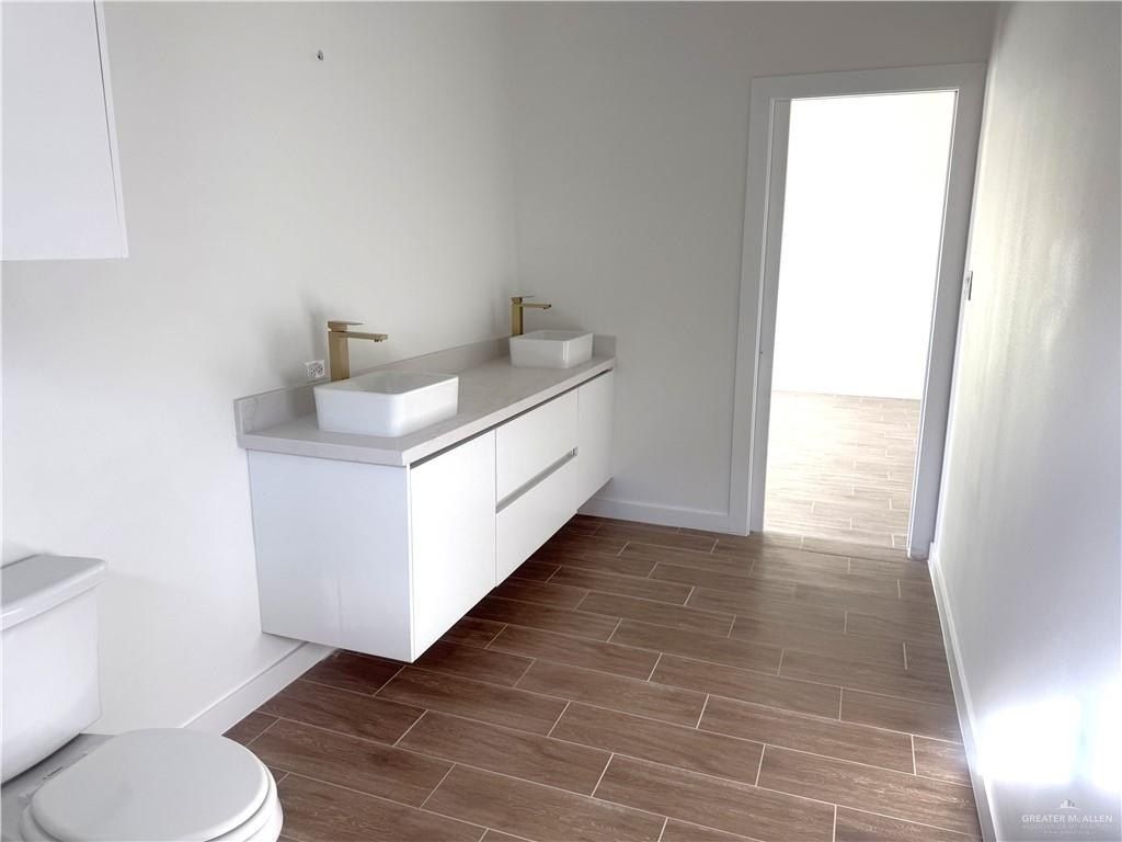 5909 N Playa Del Sol Street. Edinburg, TX 78542