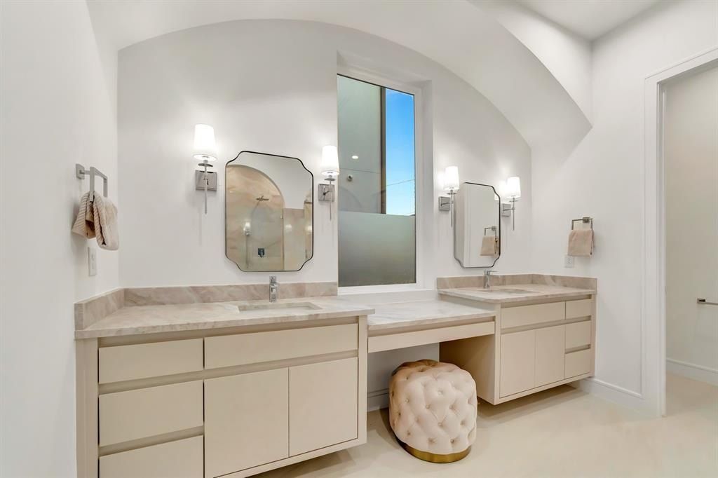 3736 Van Ness Lane. Dallas, TX 75220