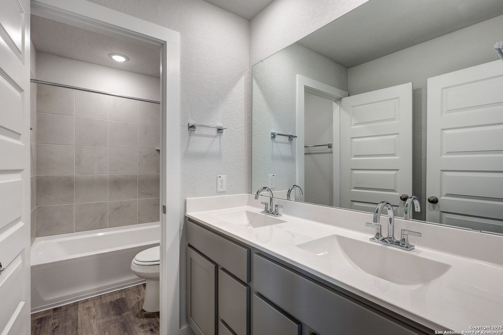 9990 Forestier Grn. San Antonio, TX 78214