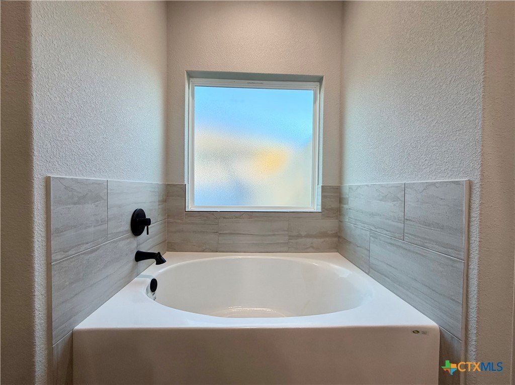 2554 Settlers Oak Drive. Belton, TX 76513