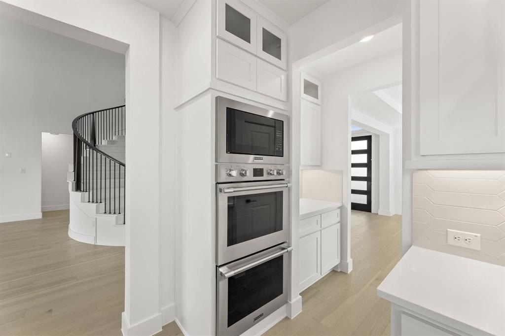 290 Cheyenne Mountain Drive. Ovilla, TX 75154