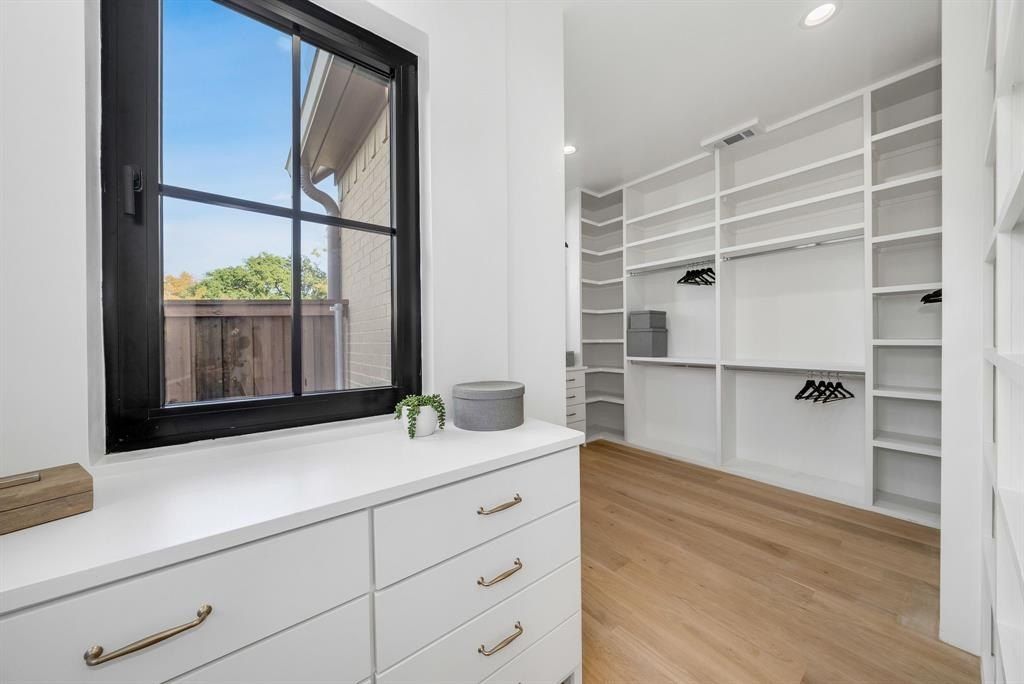 7004 Irongate Lane. Dallas, TX 75214