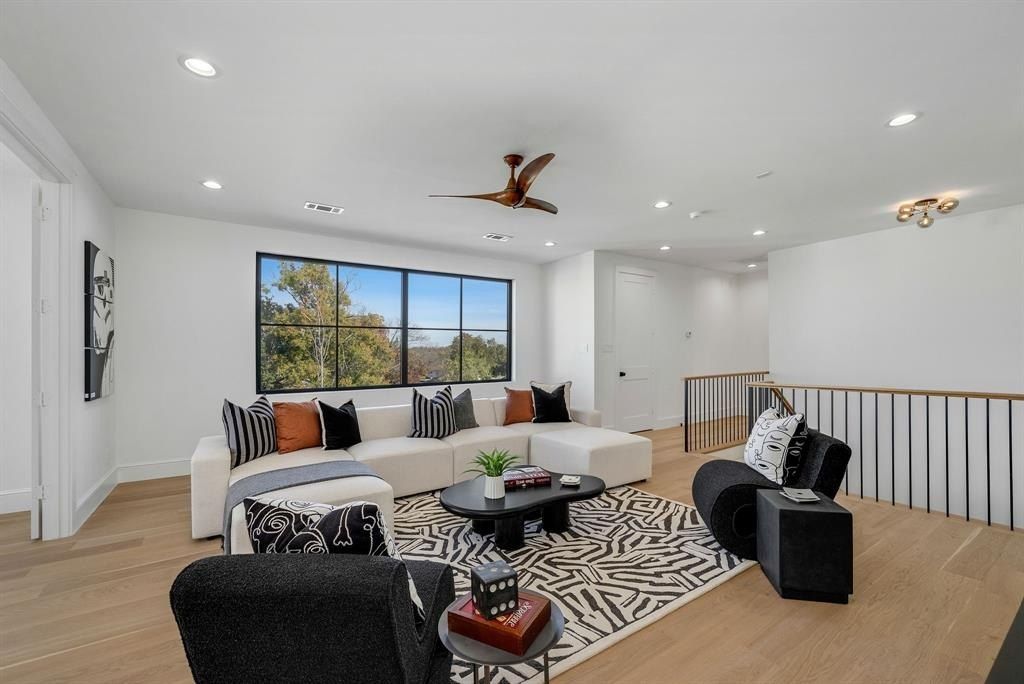 7004 Irongate Lane. Dallas, TX 75214