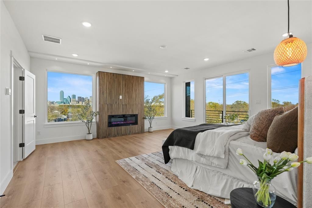 325 N Moore. Dallas, TX 75203