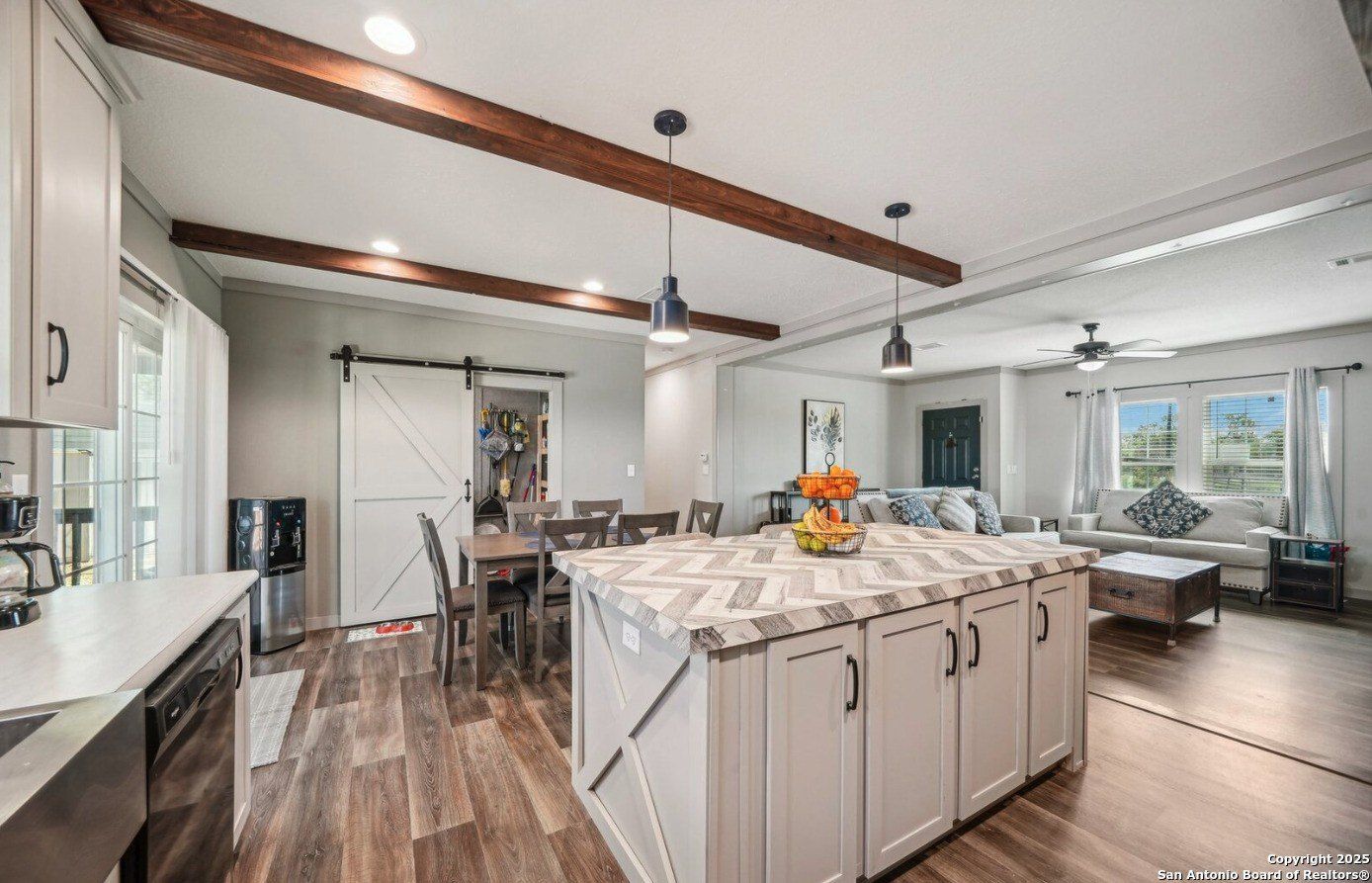 372 County Road 477. Stockdale, TX 78160