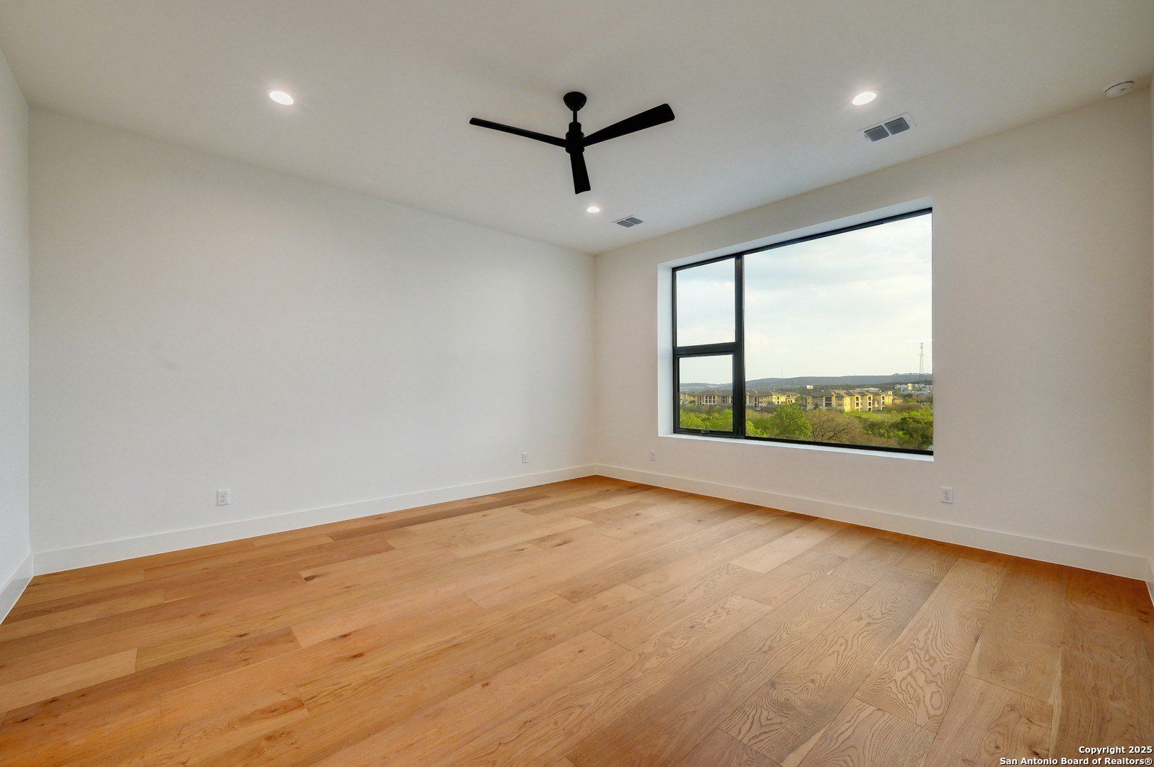 24619 Cliff Line. San Antonio, TX 78257