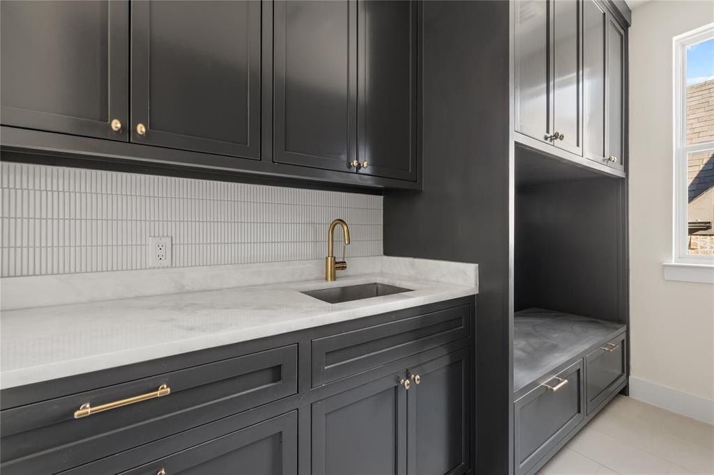 6028 Richmond Avenue. Dallas, TX 75206