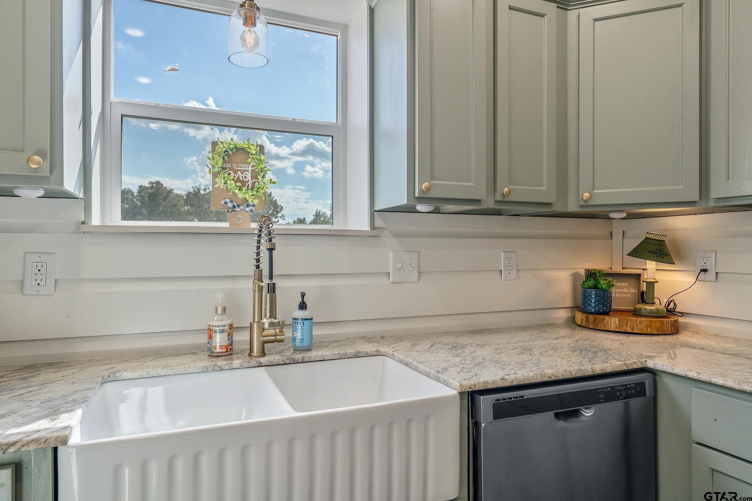 2183 County Road 3908. Jacksonville, TX 75766