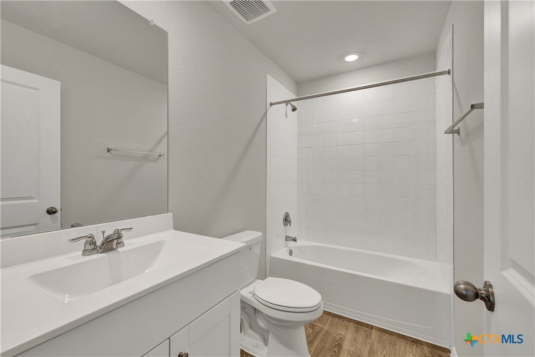 305 Wild Goose Drive. Luling, TX 78648