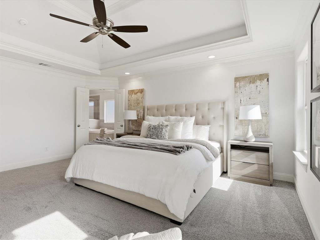 2152 Middlewood Circle. Granbury, TX 76049