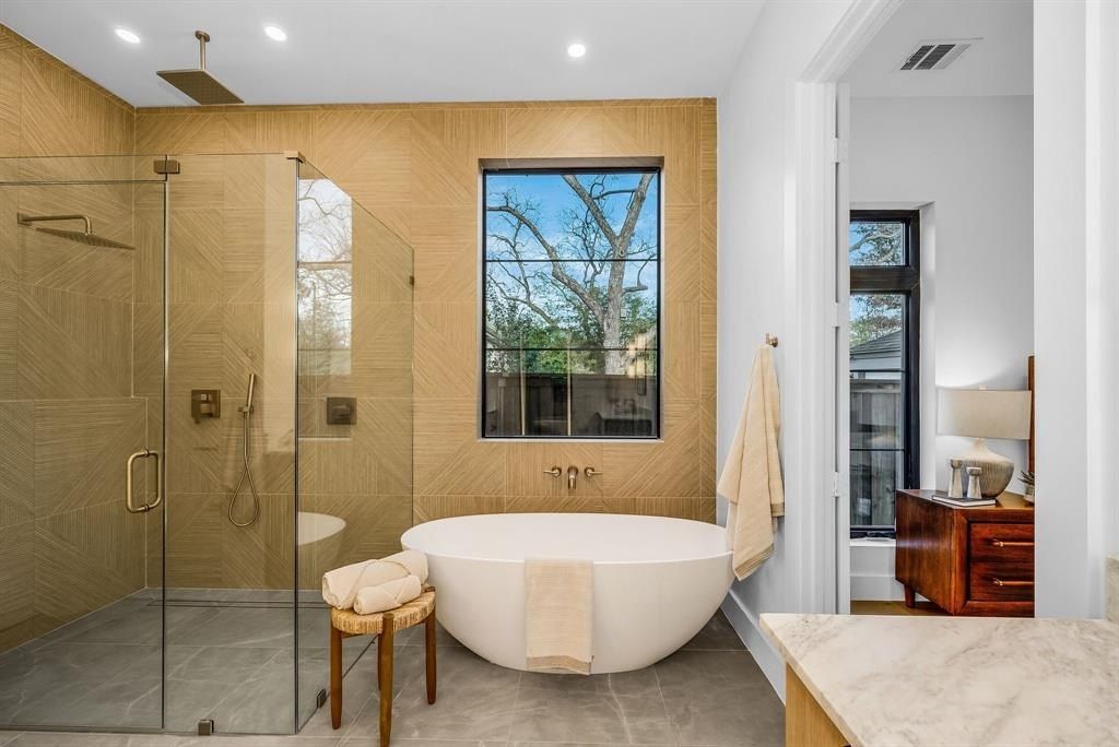 8714 San Fernando Way. Dallas, TX 75218