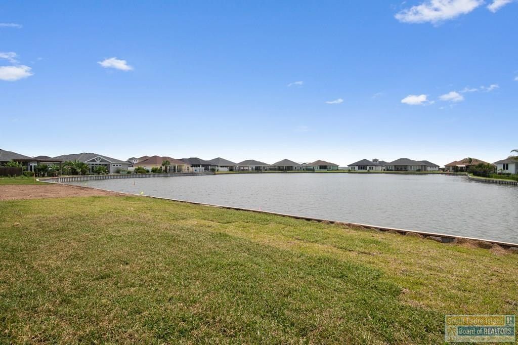 39 Arcos Gardens. Laguna Vista, TX 78578