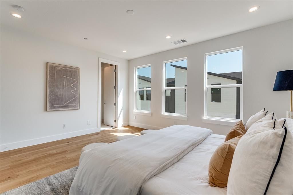 3940 Spring Valley Road. Addison, TX 75001