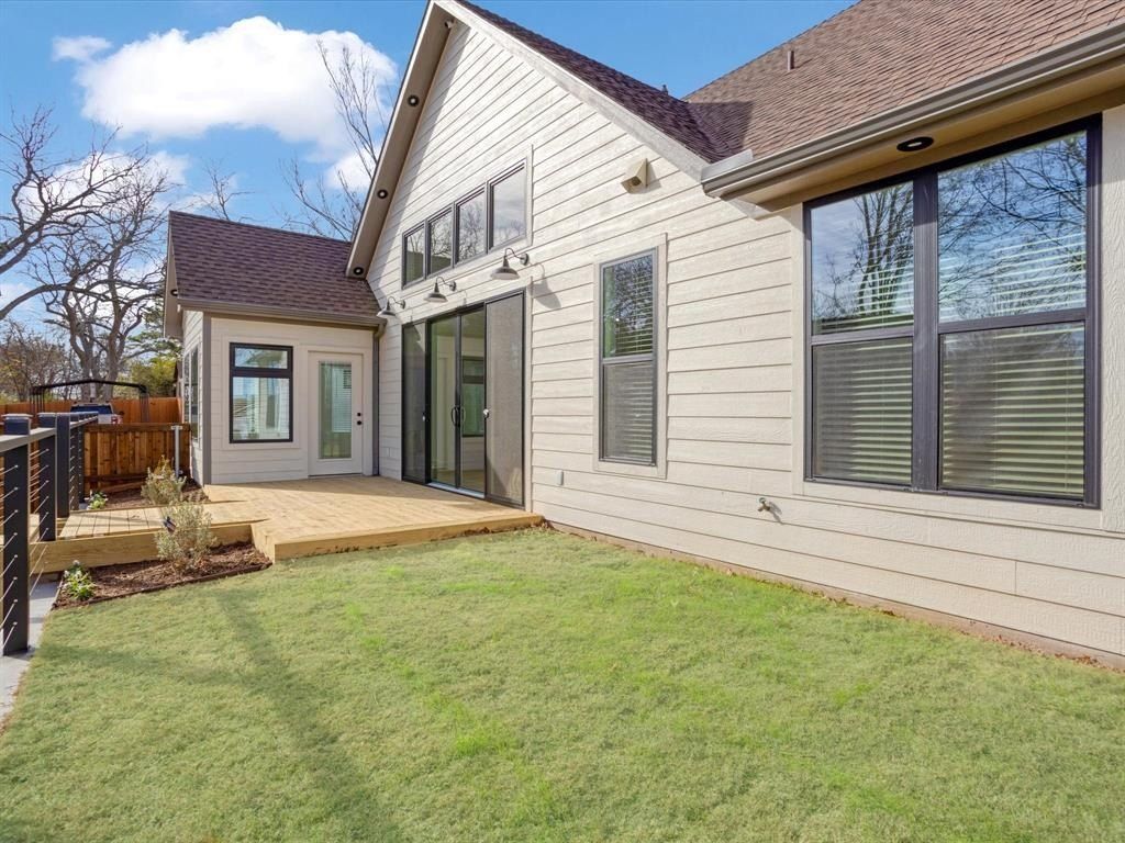 319 S Pecan Street. Bells, TX 75414