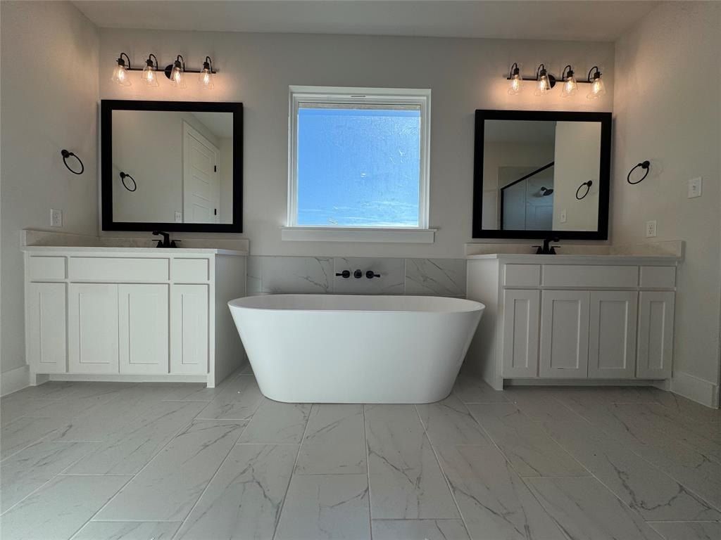 137 Red Fox. Godley, TX 76044