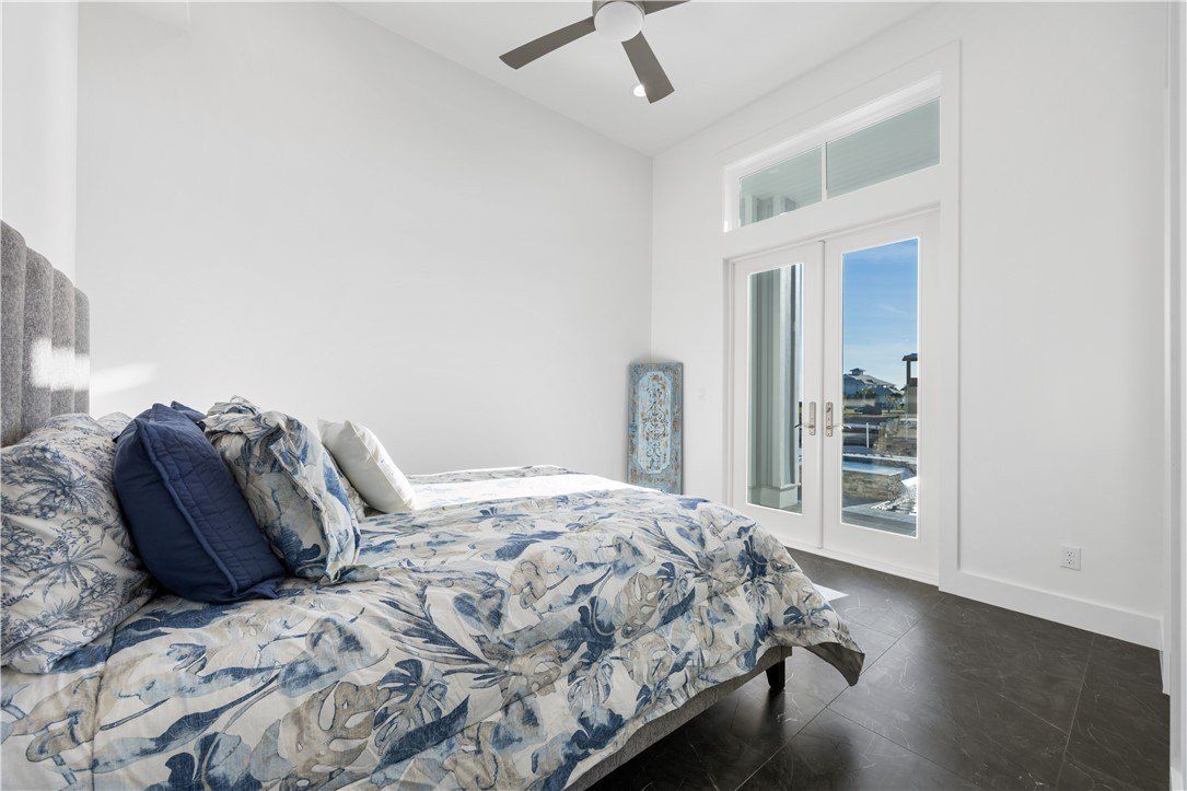 305 Estes Drive. Rockport, TX 78382