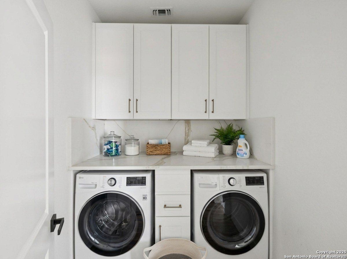 187 Hidden Ranch Ct. Floresville, TX 78114